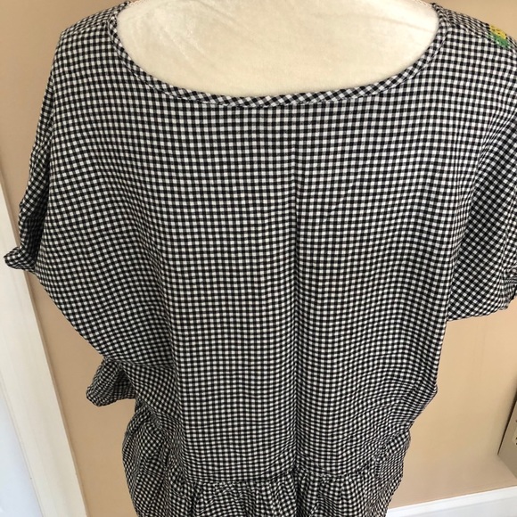Adorable pineapple peplum top, size large - Picture 3 of 3